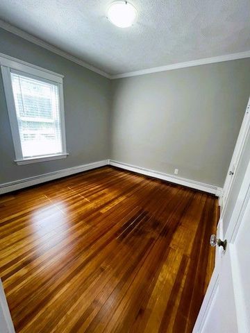 568 Prospect Street 1R, Woonsocket, RI 02895