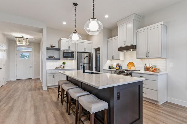 2825 Autumn Woods Drive, Cedar Falls, IA 50613