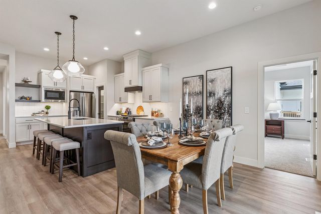 2825 Autumn Woods Drive, Cedar Falls, IA 50613