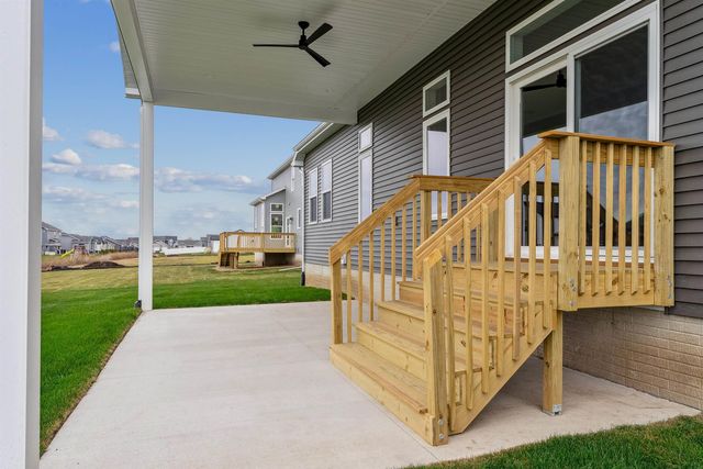 2825 Autumn Woods Drive, Cedar Falls, IA 50613