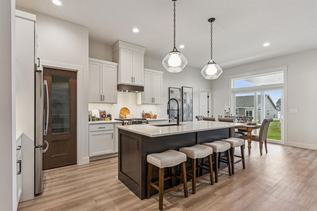 2825 Autumn Woods Drive, Cedar Falls, IA 50613