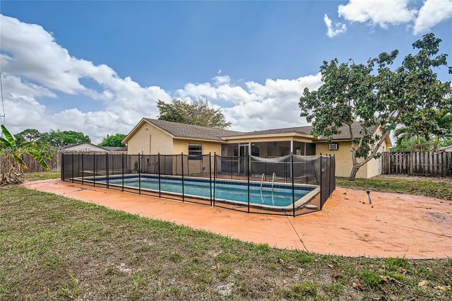 1281 Wyndcliff Dr, Wellington, FL 33414