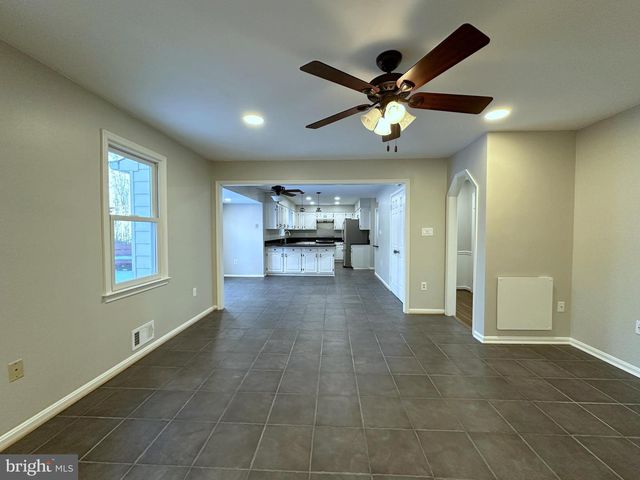 11560 HOLLY BRIAR LN, Great Falls, VA 22066