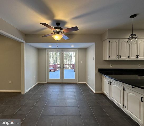 11560 HOLLY BRIAR LN, Great Falls, VA 22066