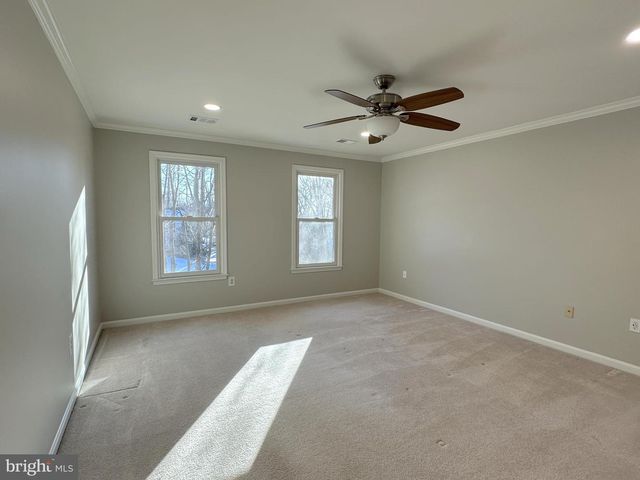 11560 HOLLY BRIAR LN, Great Falls, VA 22066