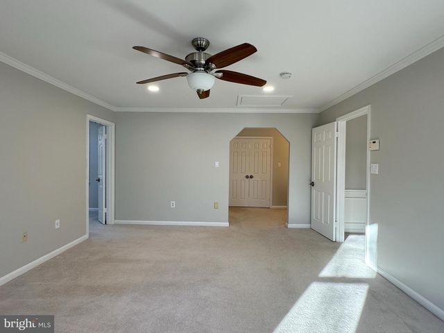 11560 HOLLY BRIAR LN, Great Falls, VA 22066