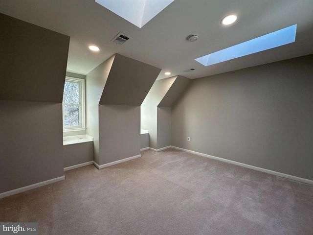 11560 HOLLY BRIAR LN, Great Falls, VA 22066