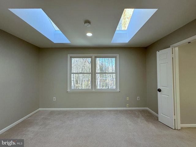 11560 HOLLY BRIAR LN, Great Falls, VA 22066