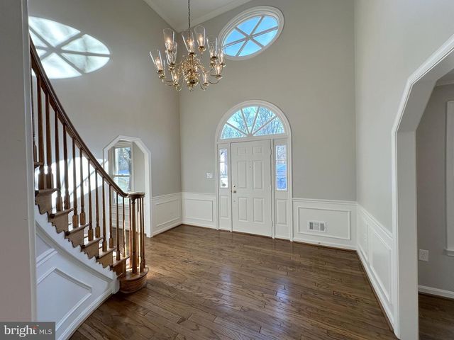 11560 HOLLY BRIAR LN, Great Falls, VA 22066