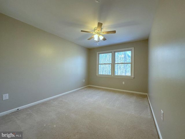 11560 HOLLY BRIAR LN, Great Falls, VA 22066