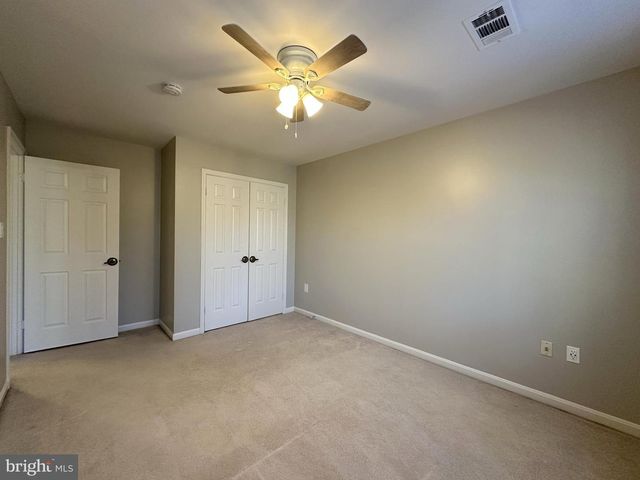 11560 HOLLY BRIAR LN, Great Falls, VA 22066