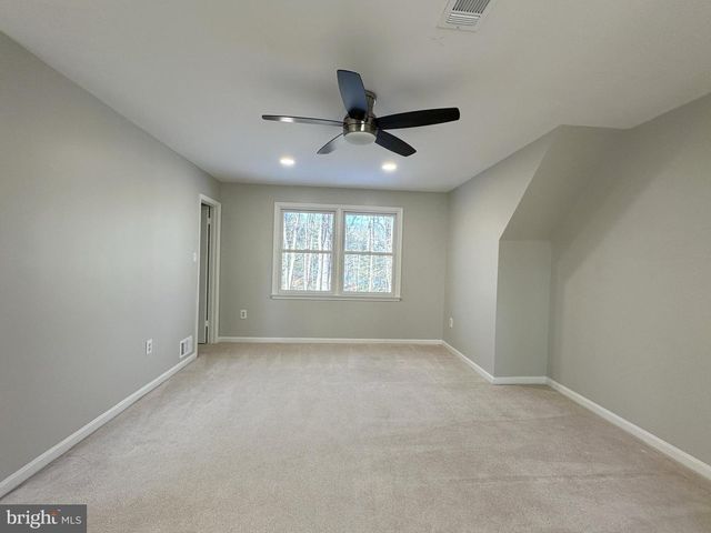 11560 HOLLY BRIAR LN, Great Falls, VA 22066