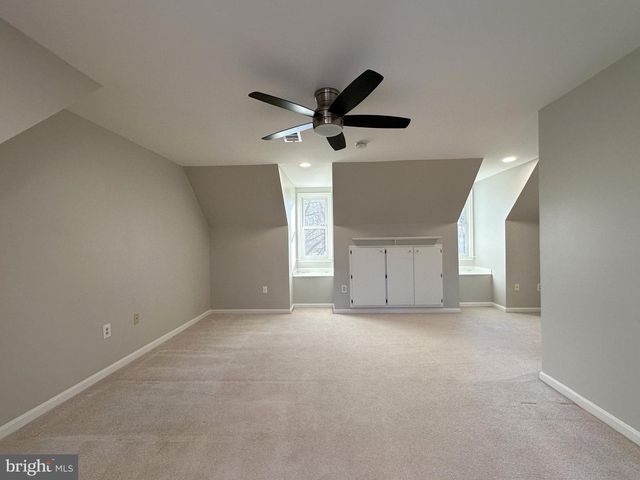 11560 HOLLY BRIAR LN, Great Falls, VA 22066
