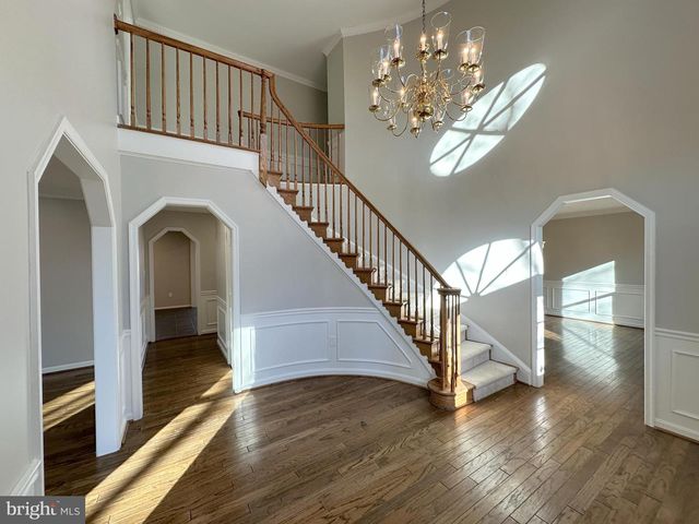 11560 HOLLY BRIAR LN, Great Falls, VA 22066