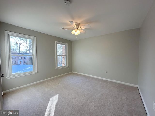 11560 HOLLY BRIAR LN, Great Falls, VA 22066