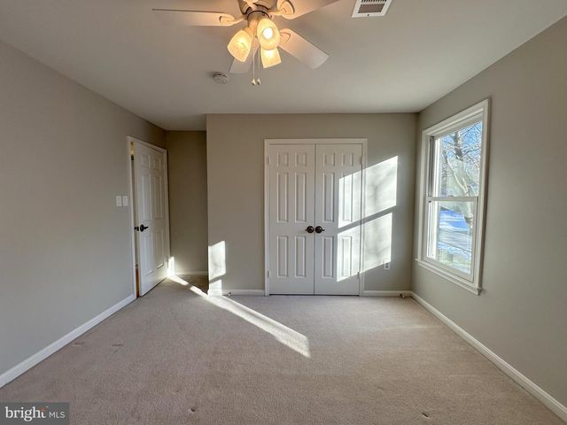 11560 HOLLY BRIAR LN, Great Falls, VA 22066