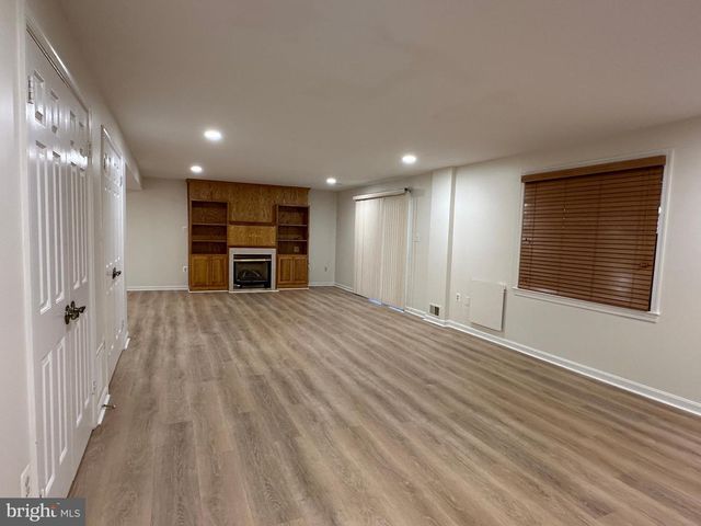 11560 HOLLY BRIAR LN, Great Falls, VA 22066