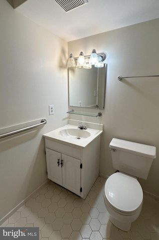 11560 HOLLY BRIAR LN, Great Falls, VA 22066