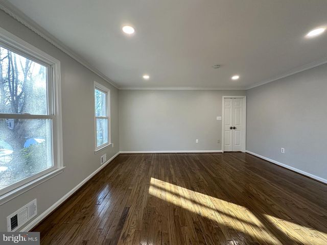 11560 HOLLY BRIAR LN, Great Falls, VA 22066