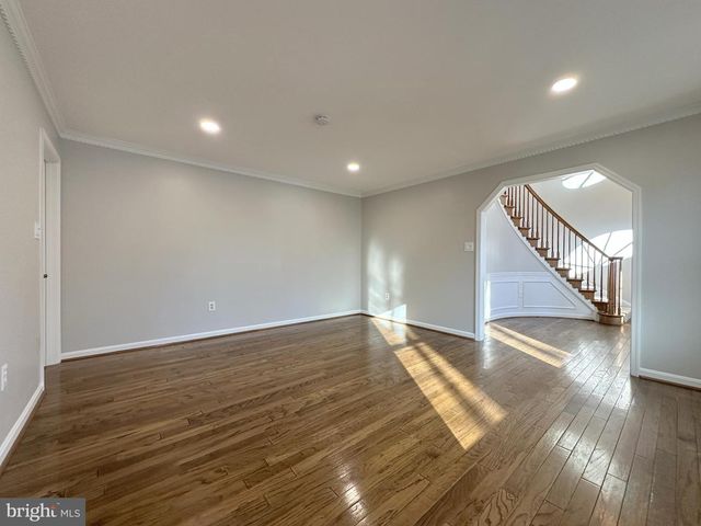 11560 HOLLY BRIAR LN, Great Falls, VA 22066