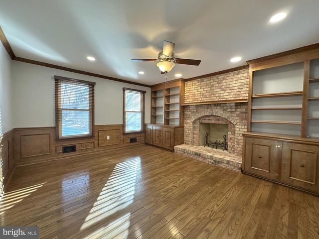 11560 HOLLY BRIAR LN, Great Falls, VA 22066