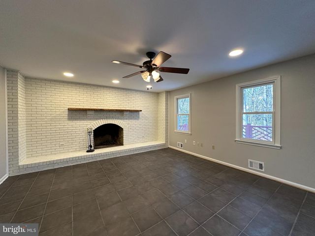 11560 HOLLY BRIAR LN, Great Falls, VA 22066