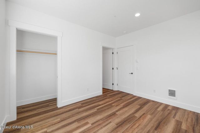 50 Carnelian AVE, UNIT 102, Ponderay, ID 83852