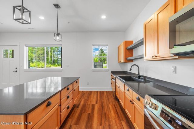 50 Carnelian AVE, UNIT 102, Ponderay, ID 83852