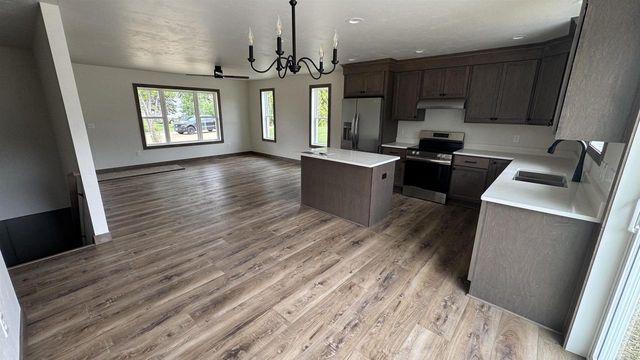 709 ROBIN STREET, New London, WI 54961