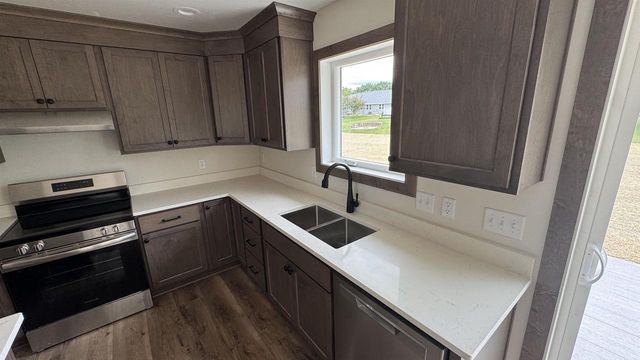709 ROBIN STREET, New London, WI 54961
