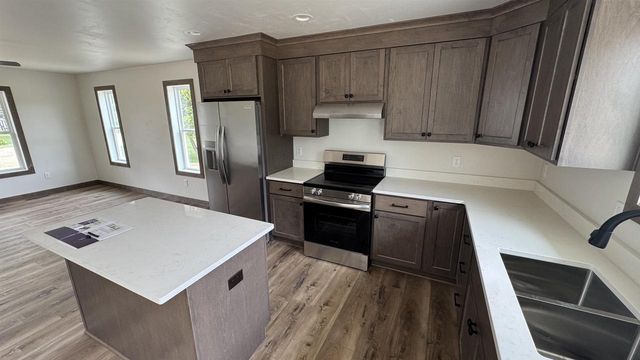 709 ROBIN STREET, New London, WI 54961