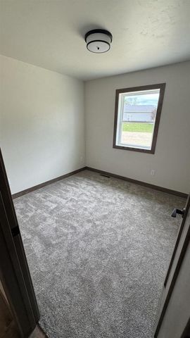 709 ROBIN STREET, New London, WI 54961