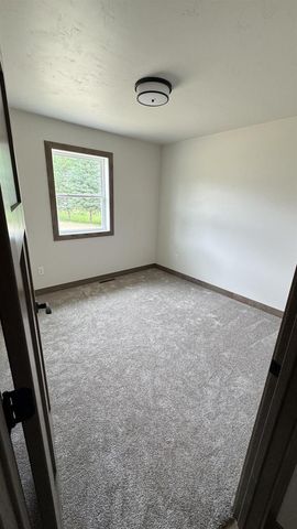 709 ROBIN STREET, New London, WI 54961
