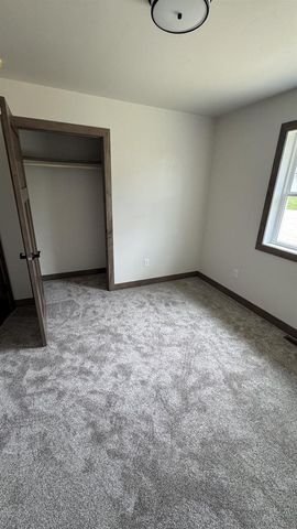709 ROBIN STREET, New London, WI 54961