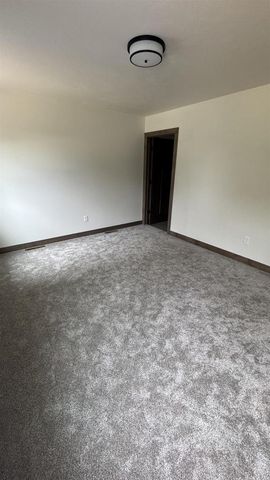 709 ROBIN STREET, New London, WI 54961