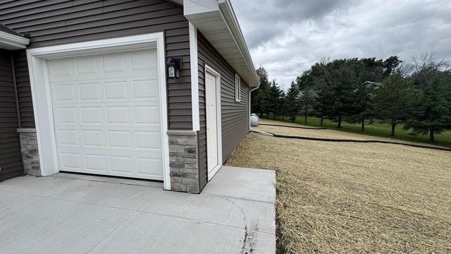 709 ROBIN STREET, New London, WI 54961