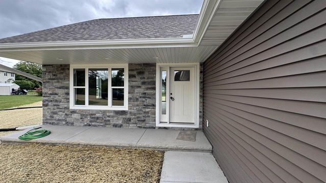 709 ROBIN STREET, New London, WI 54961