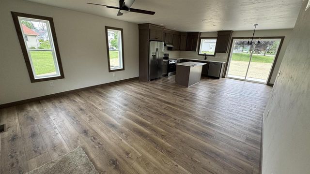 709 ROBIN STREET, New London, WI 54961