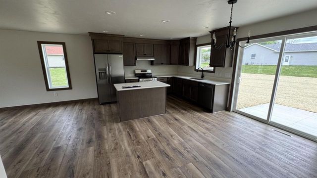 709 ROBIN STREET, New London, WI 54961