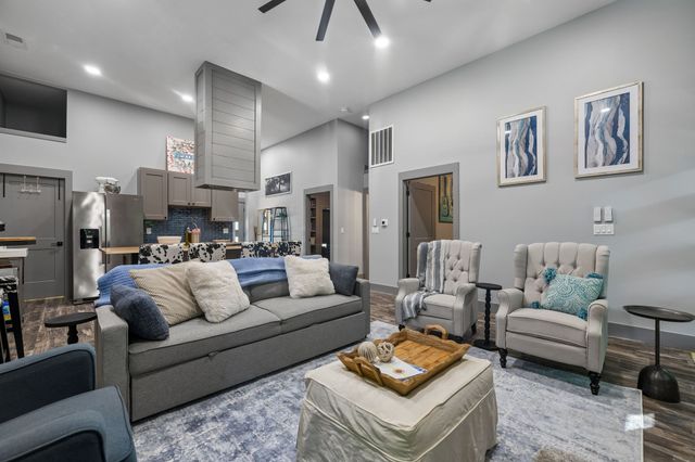 1343 Chalk Hollow Ln, Waverly, TN 37185