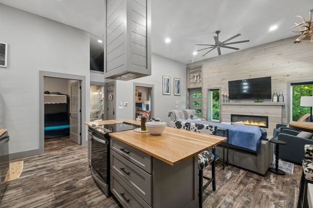 1343 Chalk Hollow Ln, Waverly, TN 37185
