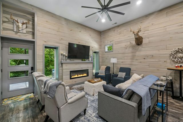 1343 Chalk Hollow Ln, Waverly, TN 37185