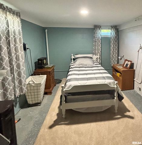 1617 INDIANA Drive, Galesburg, IL 61401