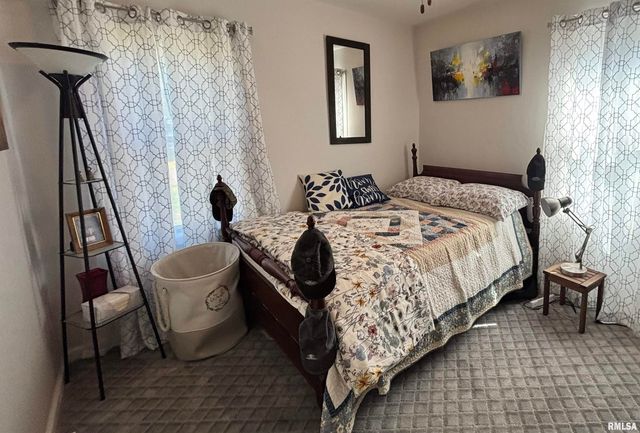 1617 INDIANA Drive, Galesburg, IL 61401