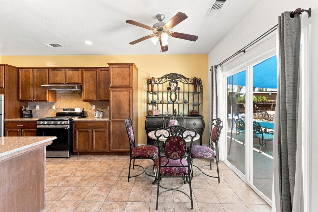 Image 13 of property listing at 537 S Fordham Avenue, Fresno, CA 93727