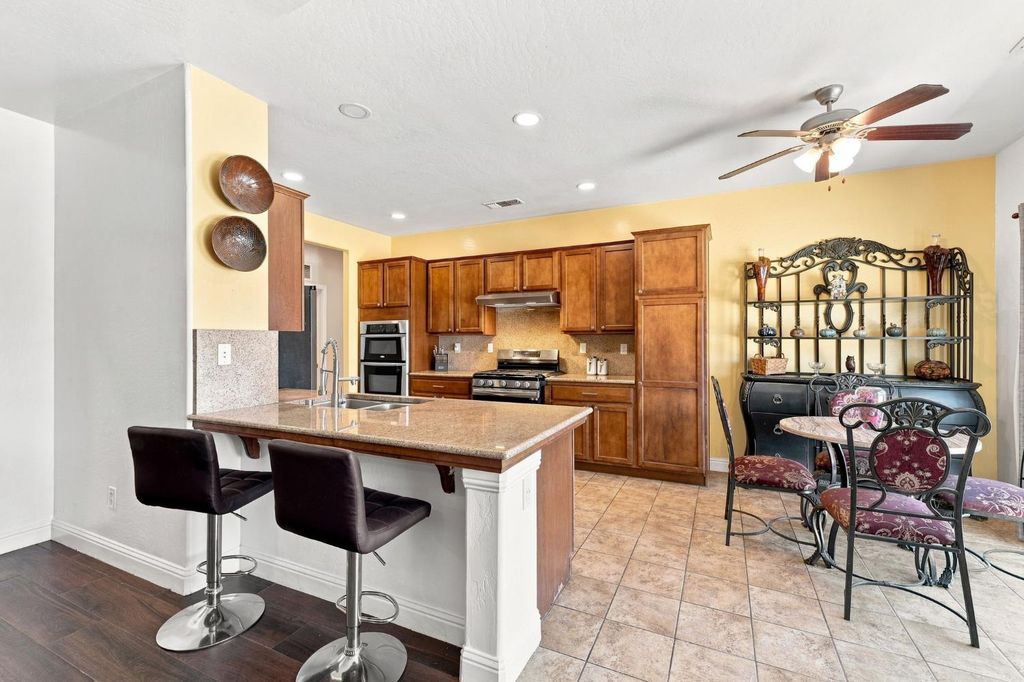 Image 16 of property listing at 537 S Fordham Avenue, Fresno, CA 93727