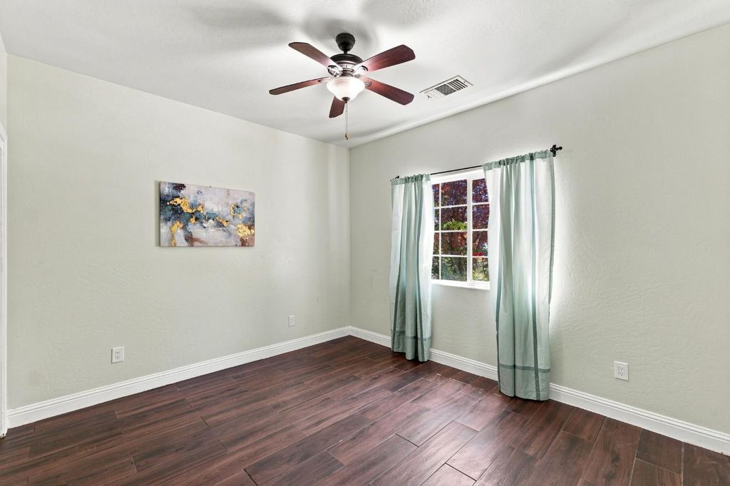 Image 23 of property listing at 537 S Fordham Avenue, Fresno, CA 93727