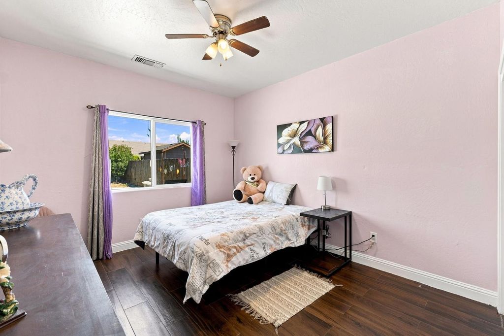 Image 24 of property listing at 537 S Fordham Avenue, Fresno, CA 93727