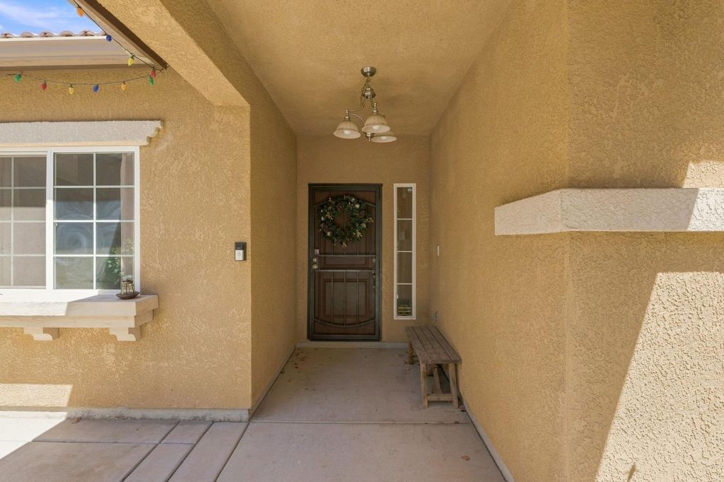 Image 3 of property listing at 537 S Fordham Avenue, Fresno, CA 93727