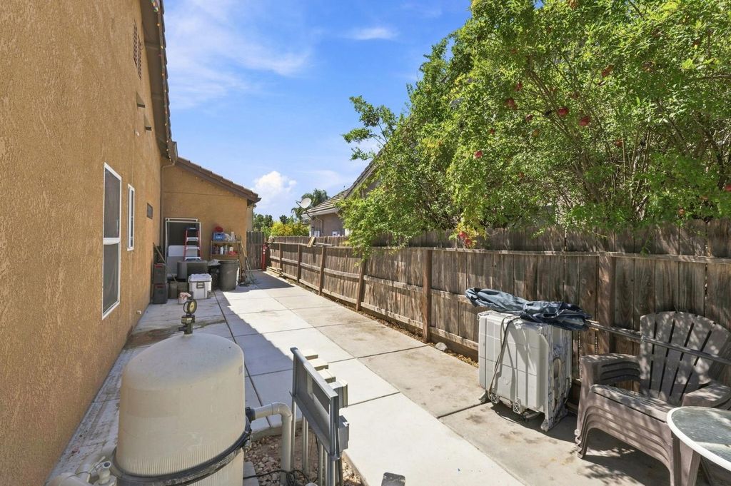 Image 34 of property listing at 537 S Fordham Avenue, Fresno, CA 93727
